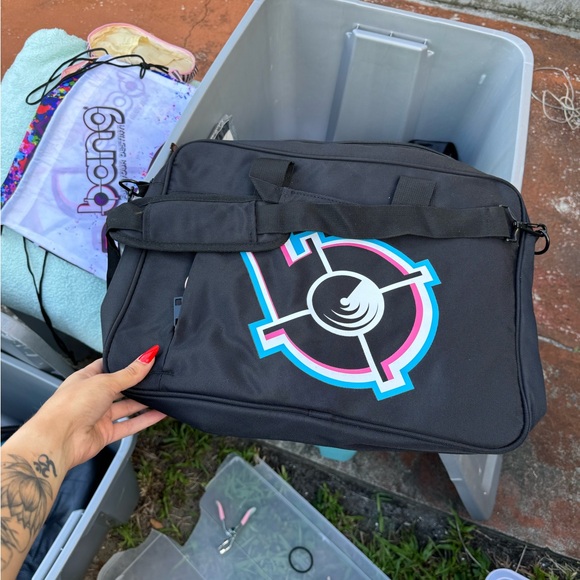 Computer case - Picture 2 of 2